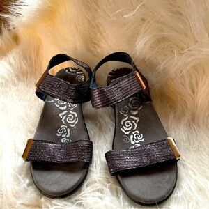 Propet Women’s Purple Shoes Sandals Low Heel Adjustable 8XW (2E) Leather Upper